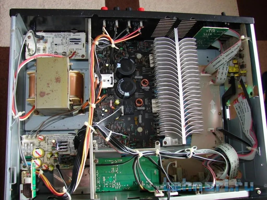 вентилятор d2e133-am. жигули в гараже. стереоусилитель akai. электрокарниз somfy movelite. Akai am-a70.